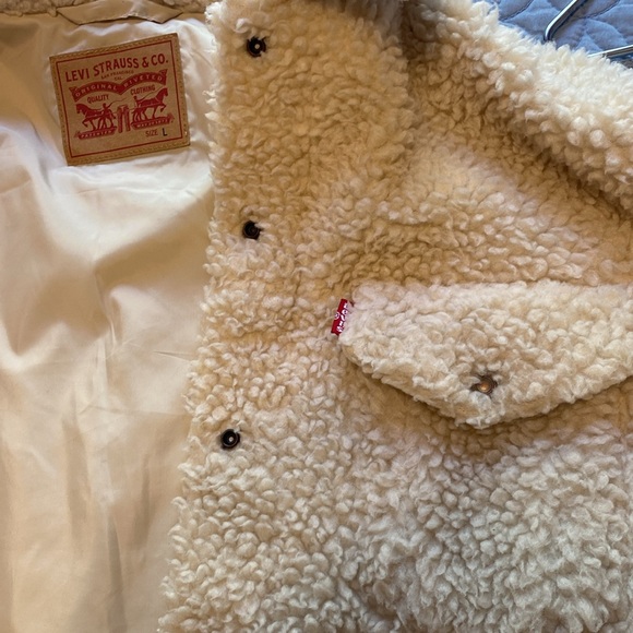Levi’s women’s Sherpa trucker jacket- Large - Picture 6 of 6